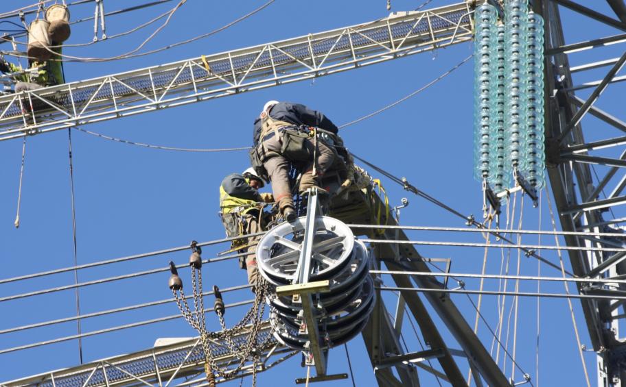 Réseau de transport d’électricité (RTE) confie la reconstruction d’une ligne très haute tension à Eiffage Énergie